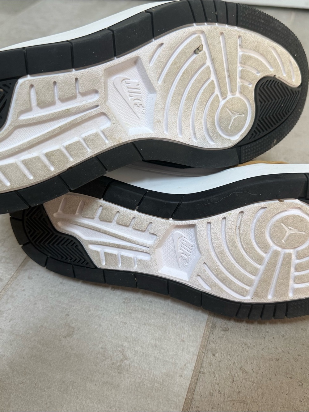 Jordan Low-Top Sneakers in White, Tan & Black - Picture 5 of 5